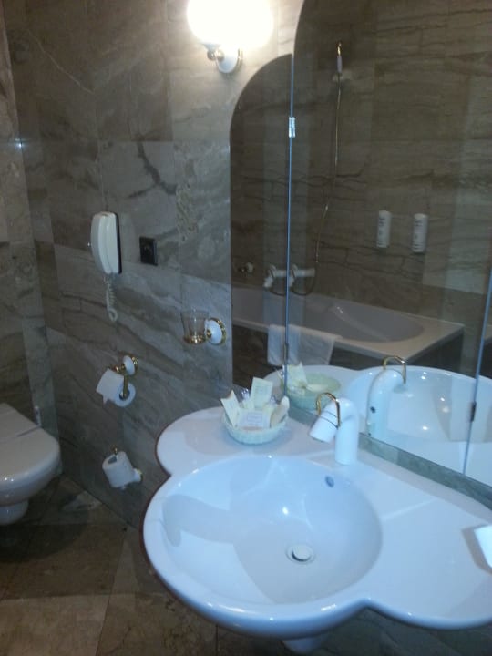 Bad Hotel Dvorak