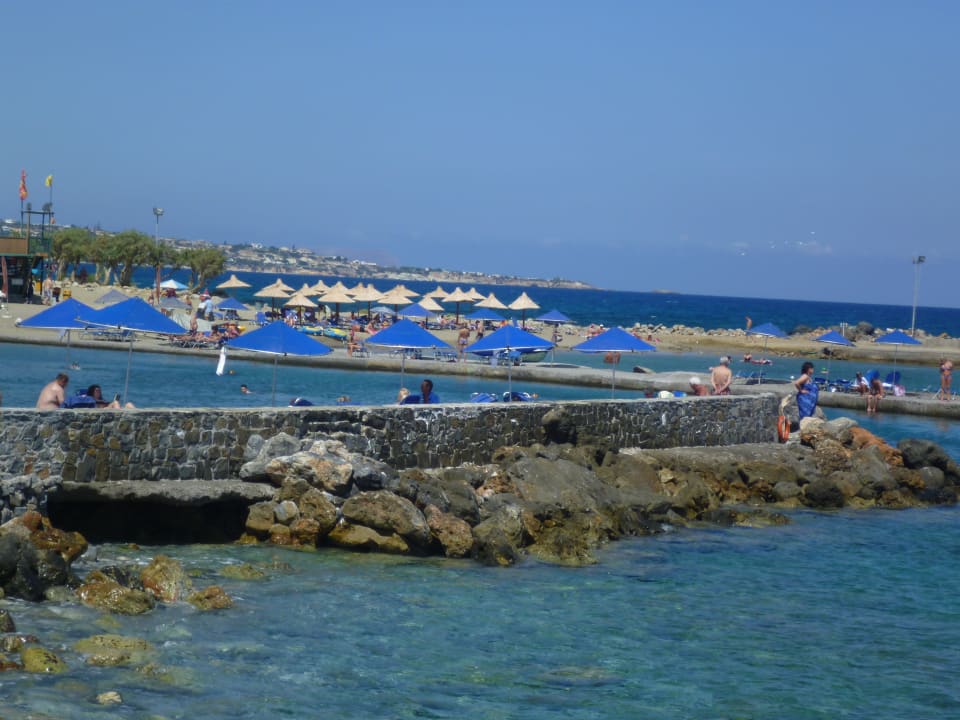 Strandbereich vor dem Hotel Grand Hotel Holiday Resort