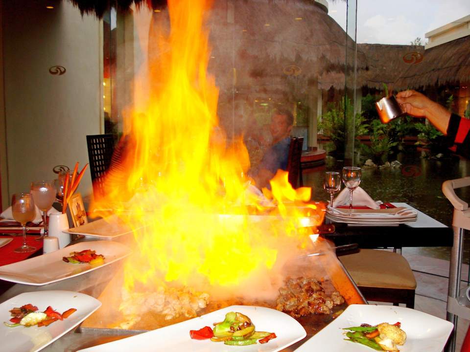 Show cooking w restauracji japońskiej Grand Palladium Kantenah Resort & Spa