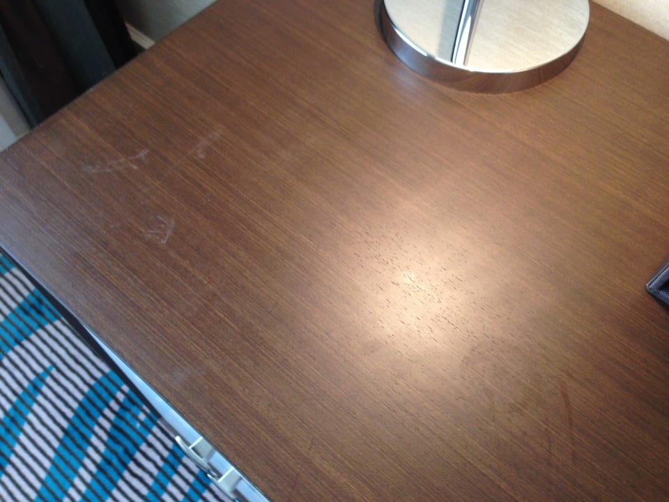 "sauberer" Tisch Rixos Bab Al Bahr