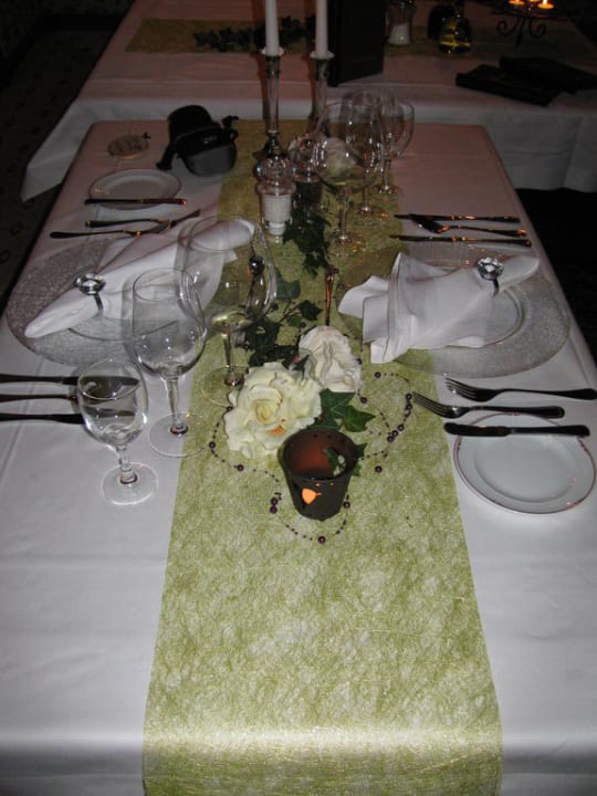 Tisch beim Candle-Light Dinner Hotel Regenbogenland Zum Kramerwirt