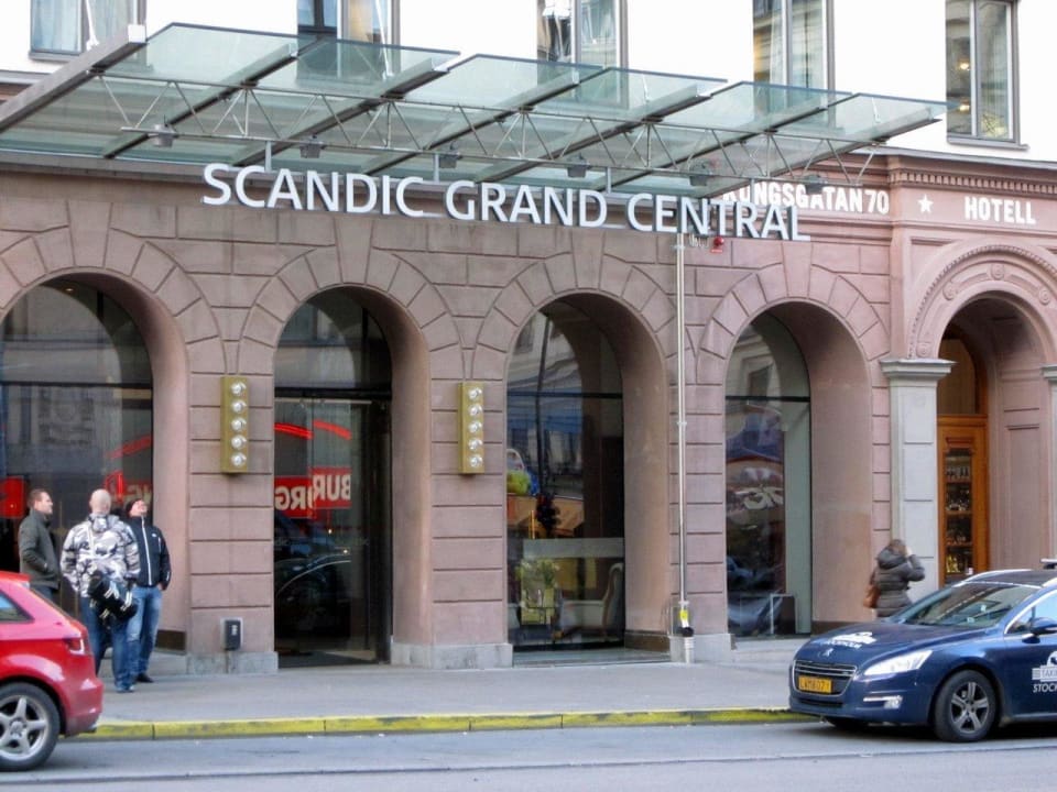 Entrance Hotel Scandic Grand Central