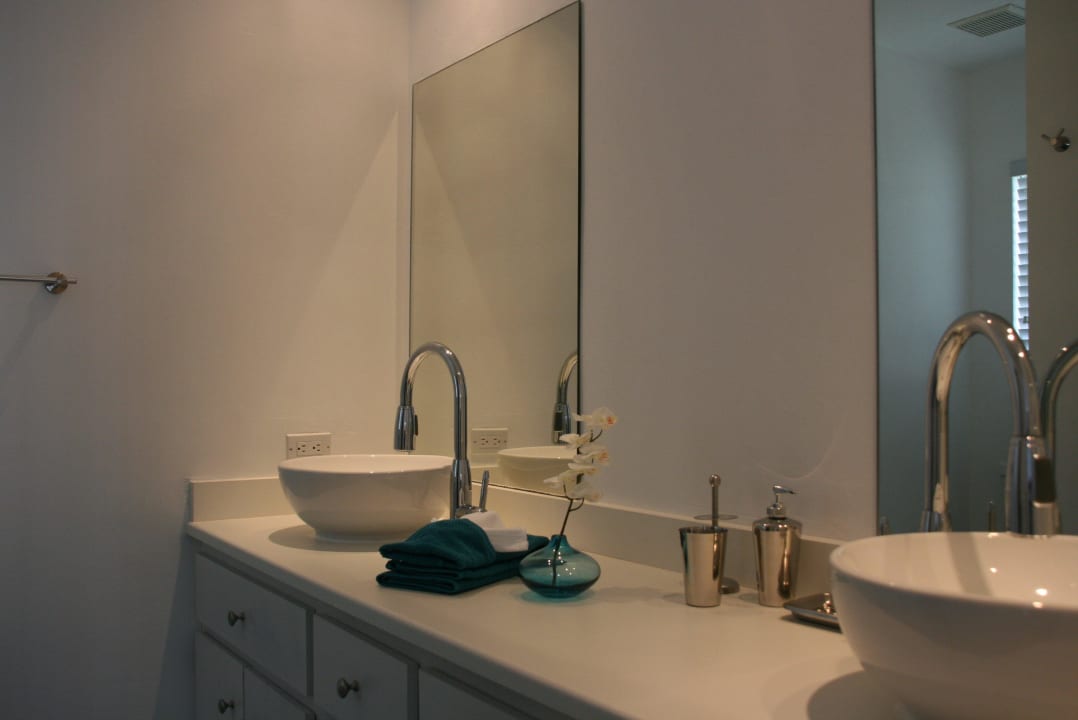 BadI von II mit LED-Regenwaldduschen / neu renoviert Loft-Stil Villa The Illoura