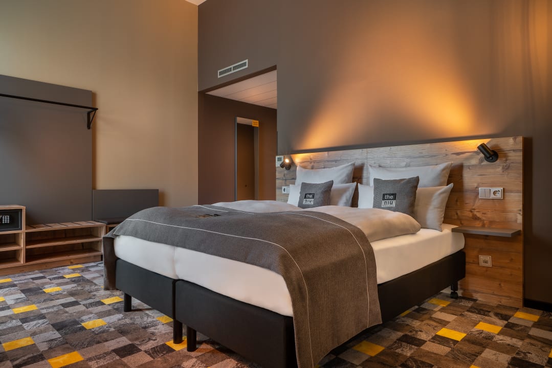 Zimmer Holiday Inn - the niu, Timber Esslingen