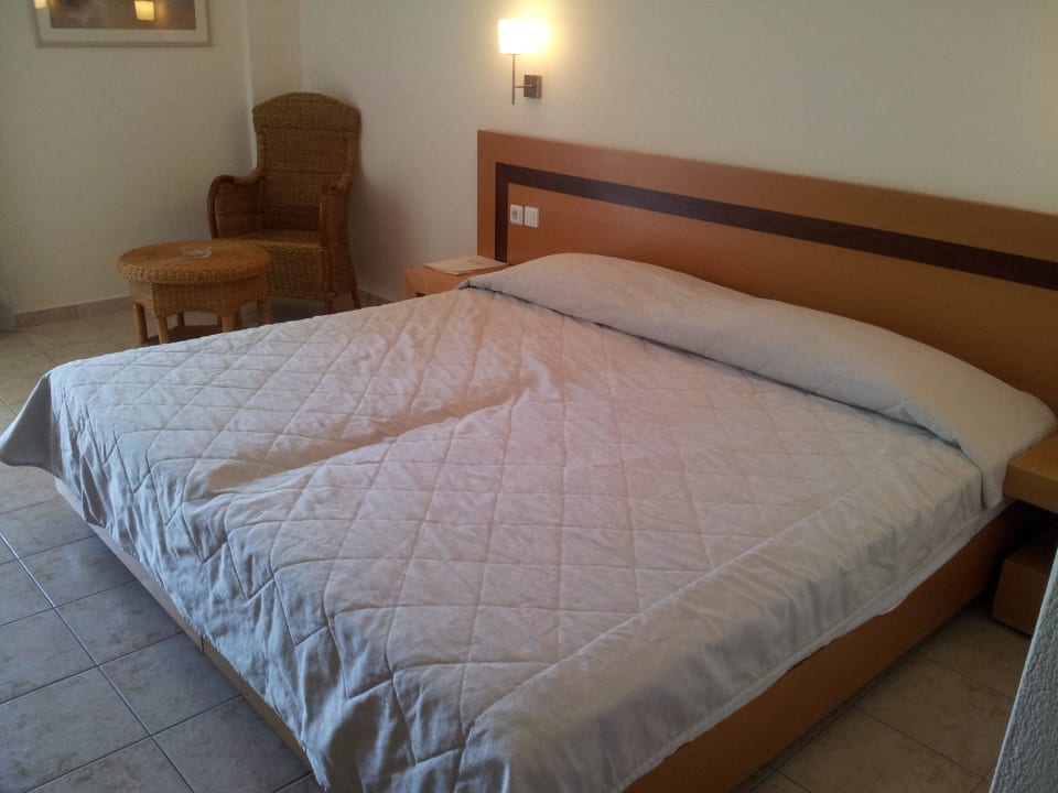 Bett Grand Hotel Holiday Resort