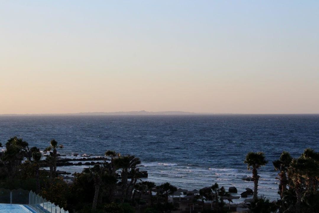 Пляж на закате Pickalbatros Citadel Resort