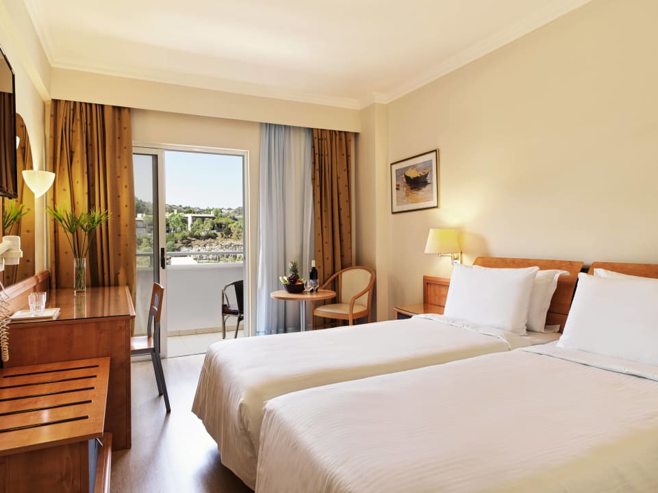 Zimmer Esperides Beach Resort