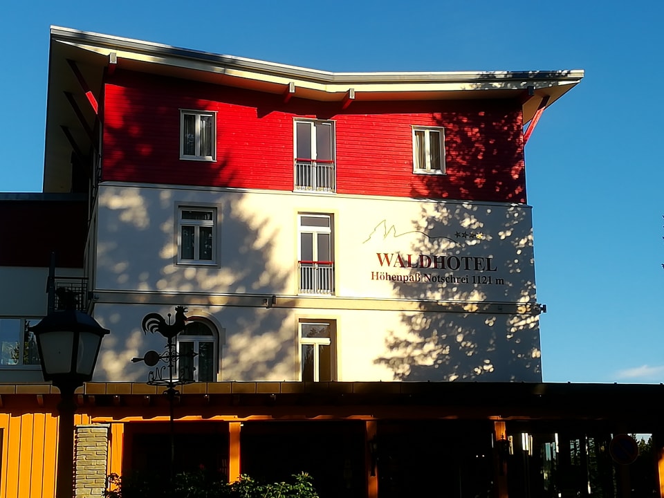 Außenansicht Waldhotel am Notschreipass