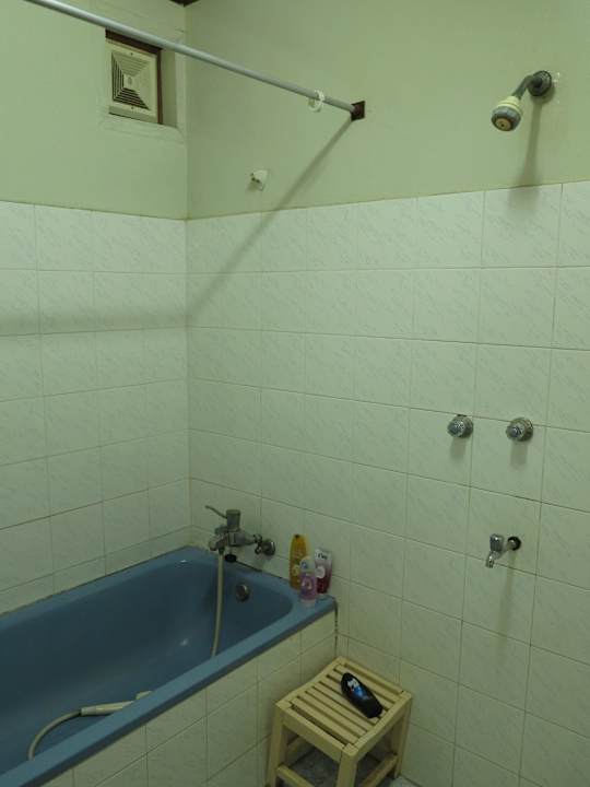 Bad, die Dusche i.d. Badewanne ging gar nicht! Hotel Kyaw