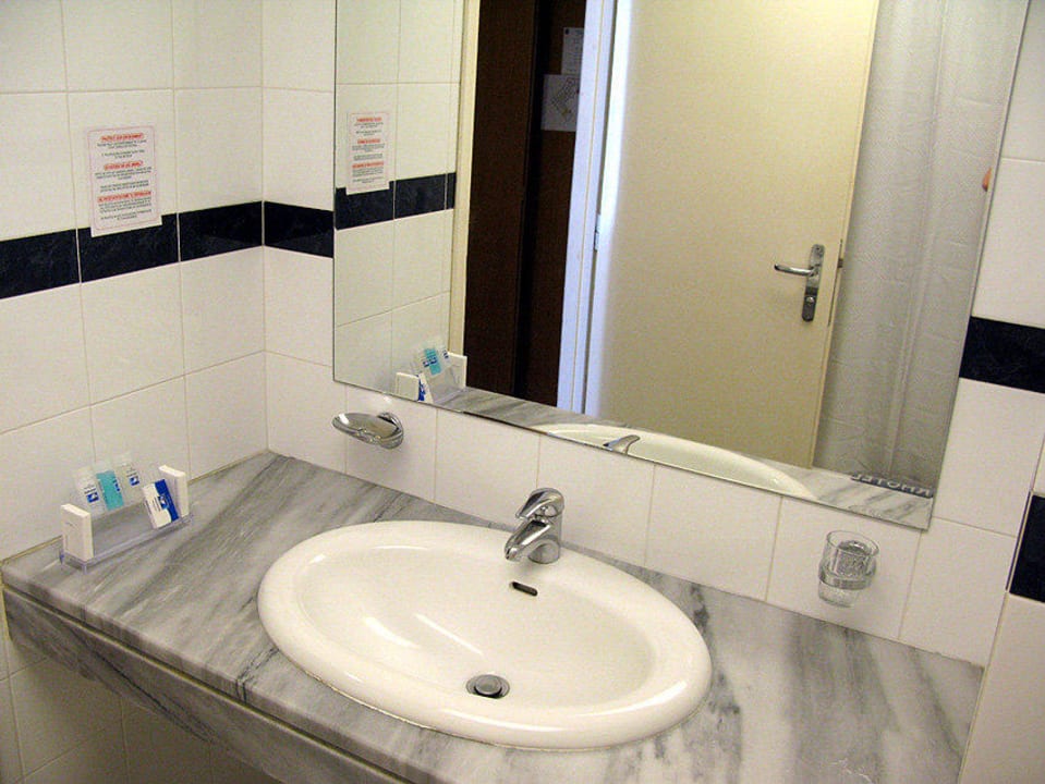 Blick in das Badezimmer Ibiscus Hotel Rhodos