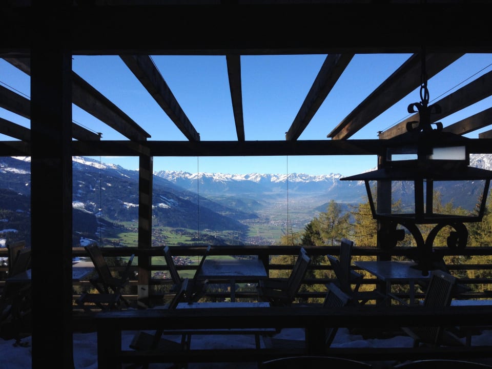 Blick über die Terrasse vom roten Saal Naturhotel Grafenast