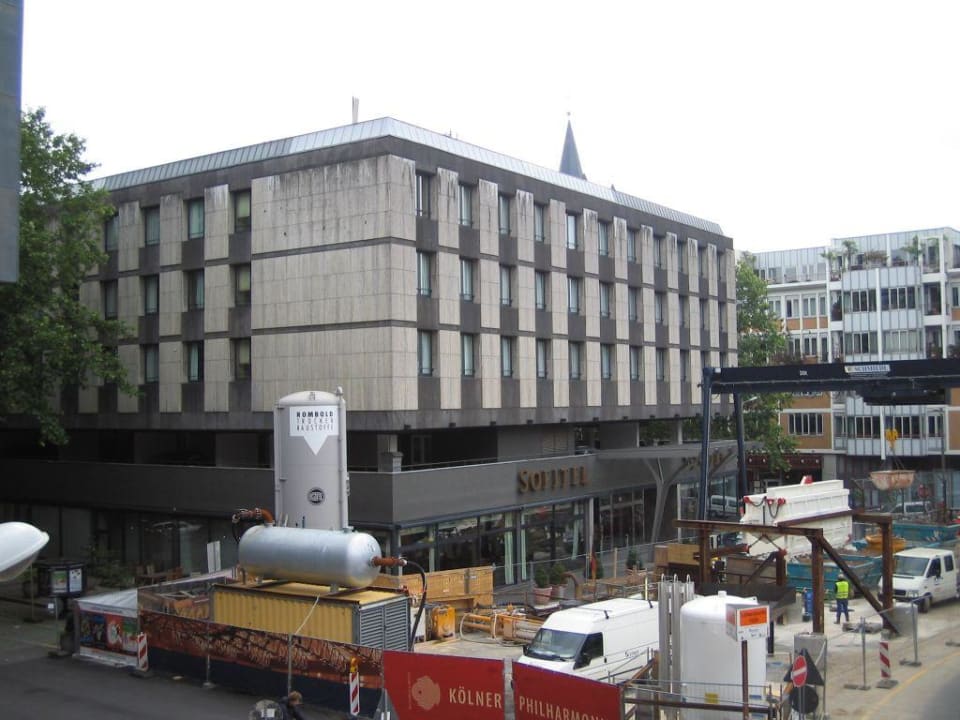 Baustelle der U-Bahn vor dem Hotel Hotel Mondial am Dom Cologne- MGallery