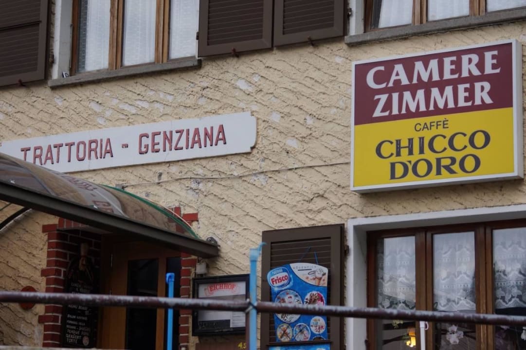 Eingang Ristorante Albergo Genziana