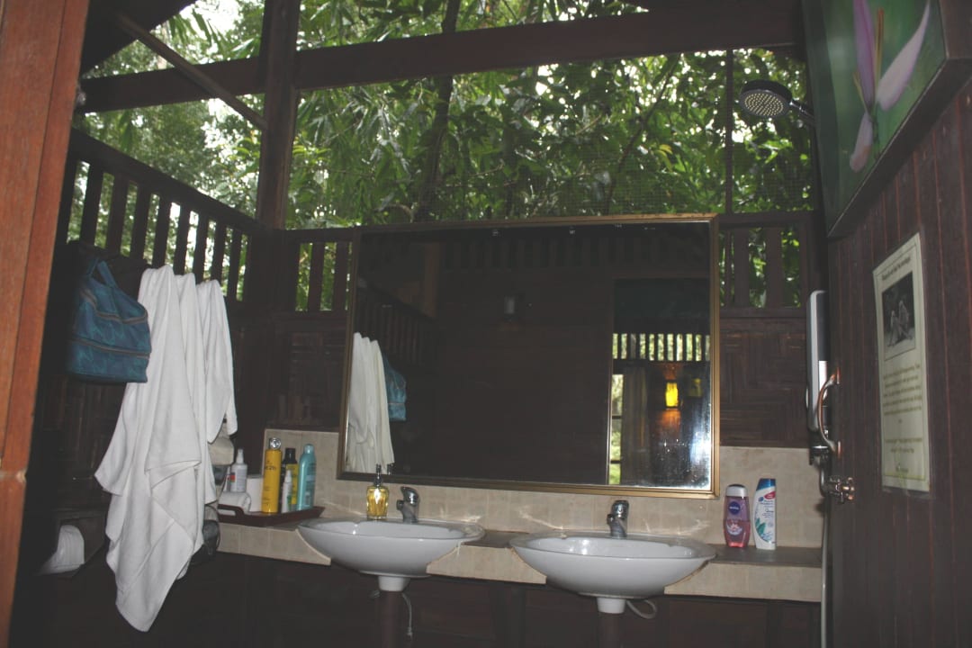 Bad mit Dusche Our Jungle House