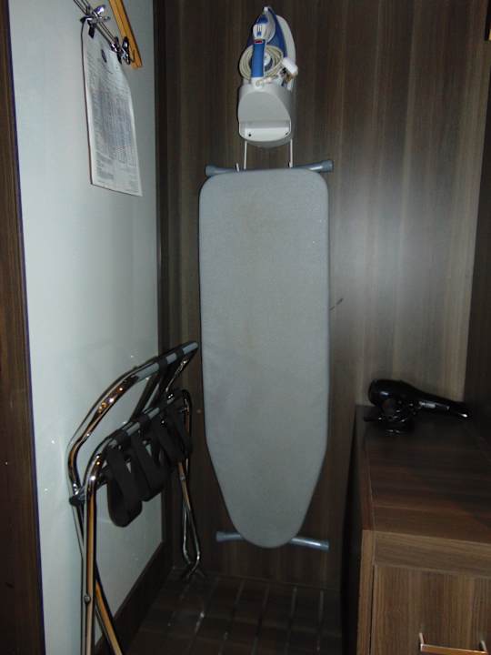 Zimmer Hampton By Hilton Dubai Airport