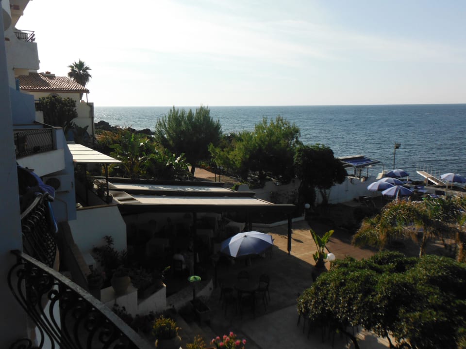 Garden and neighbours Hotel Kalos