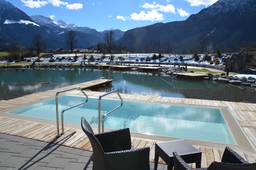 Hoteleigener See mit Pool Wellnesshotel Zechmeisterlehen
