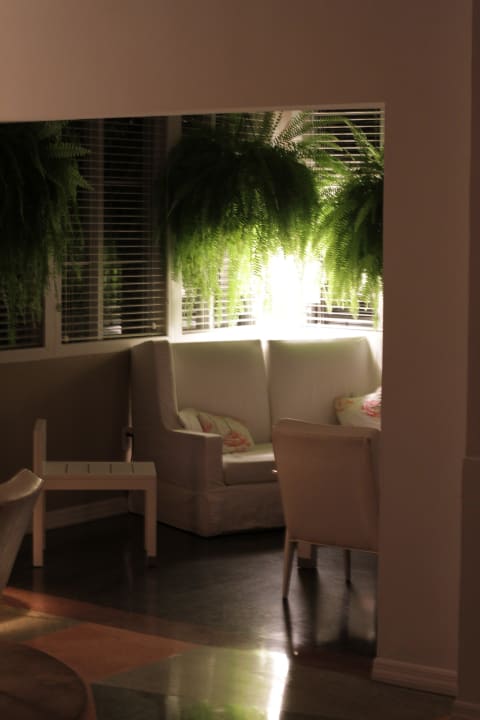 Eingang Abends The One50 Hotel, BW Signature Collection