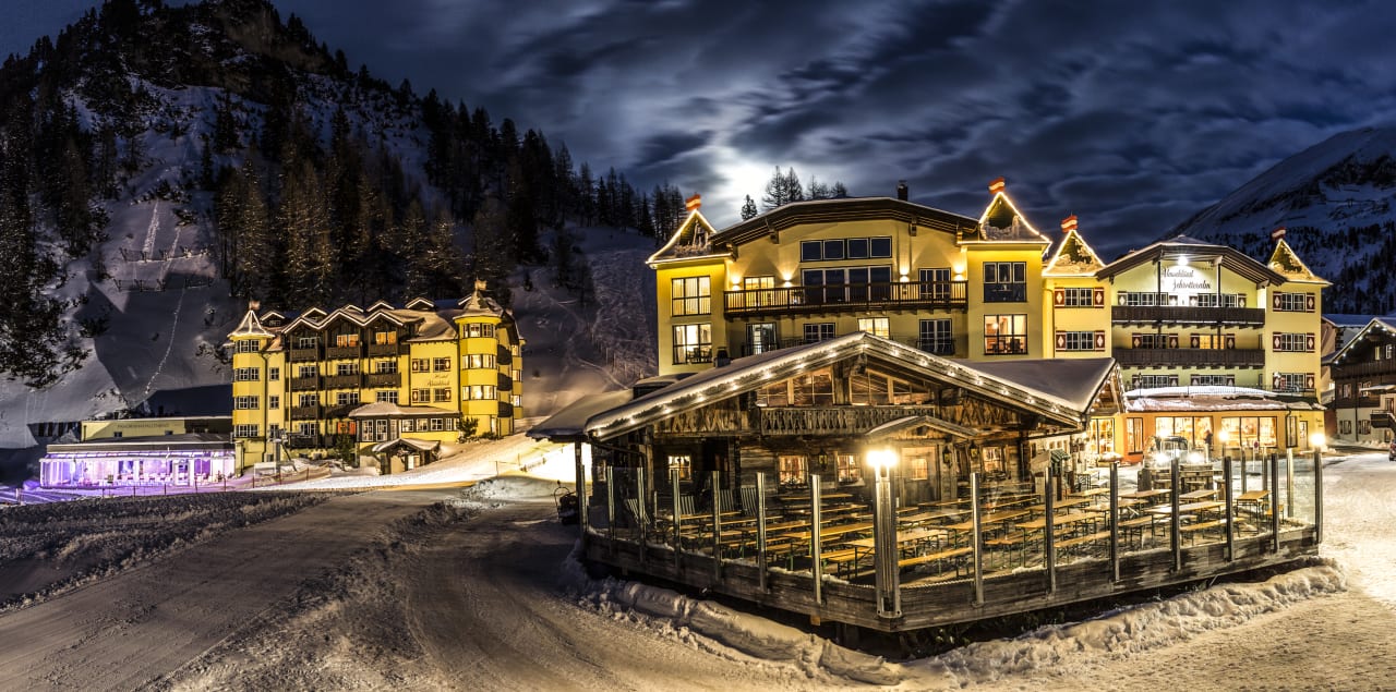 Außenansicht Hotel Almschlössl / Schrotteralm