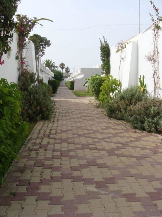 Allée entre les bungalows El Mouradi Club Kantaoui