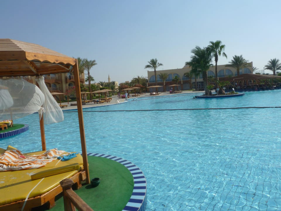 Piscine avec bar Desert Rose