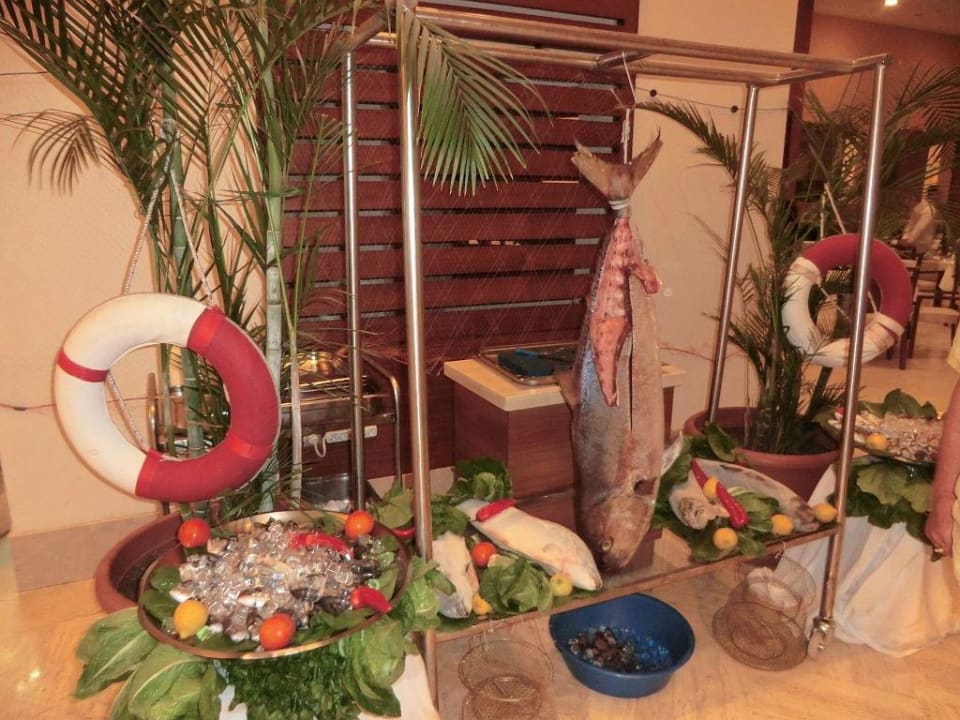 An manchen Abenden gab es spezielles Fischbuffet Arum Barut Collection