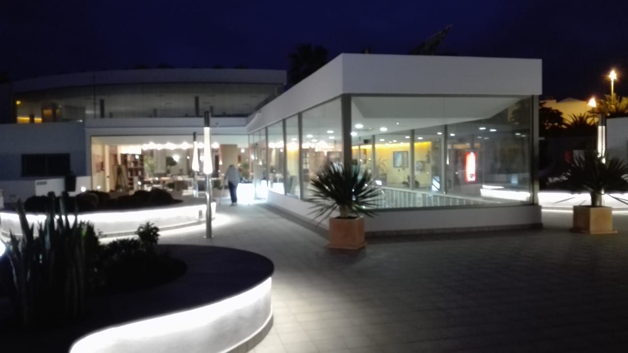 Abend Stimmung Ausgang Lobby zu den Zimmern  Hotel Las Costas