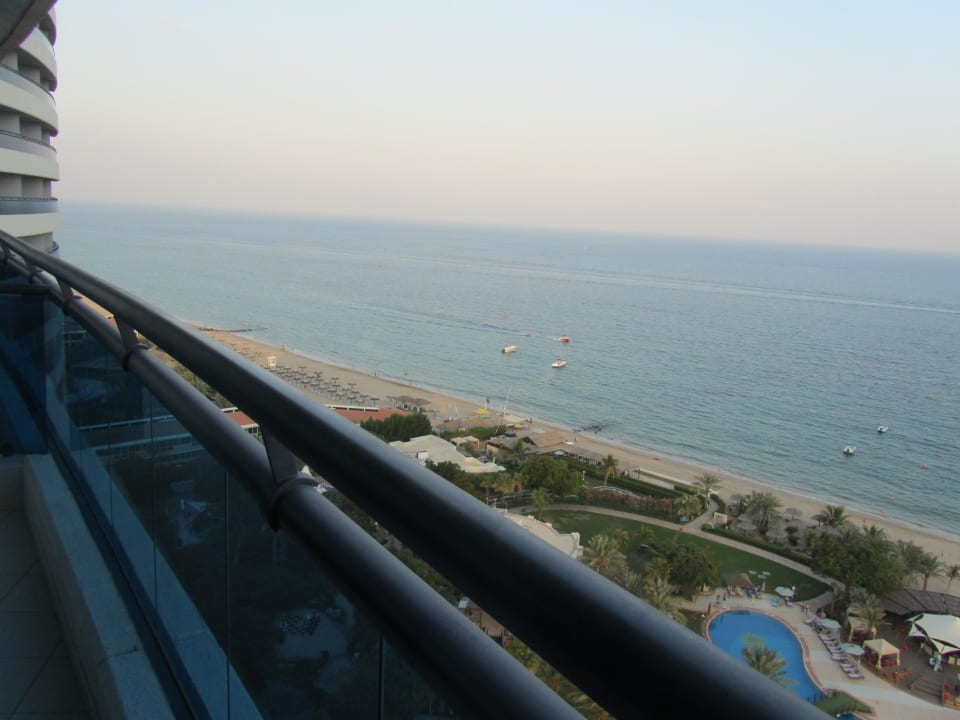 Blick Richtung Rotana Hotel Le Meridien Al Aqah Beach Resort