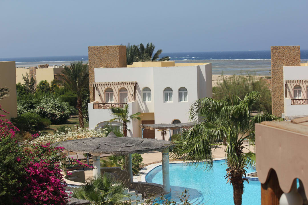 Widok na drugi basen Solitaire Resort Marsa Alam