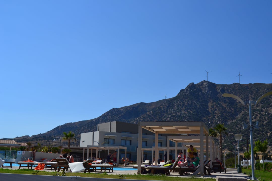 Вид на бассейн Akti Palace Resort & Spa