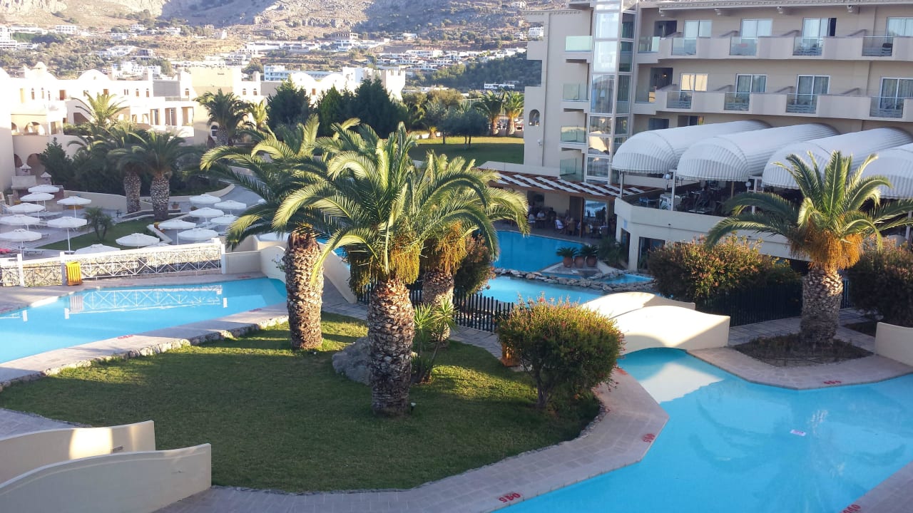 Mit Wassertiefenangabe an jedem Pool  Lindos Royal Resort