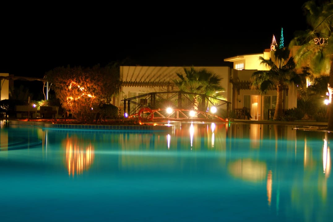 Oberer Pool bei Nacht Solitaire Resort Marsa Alam