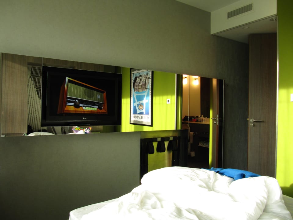 Fernseher/Radio, Ganzkörperspiegel Leonardo Hotel Amsterdam Rembrandtpark