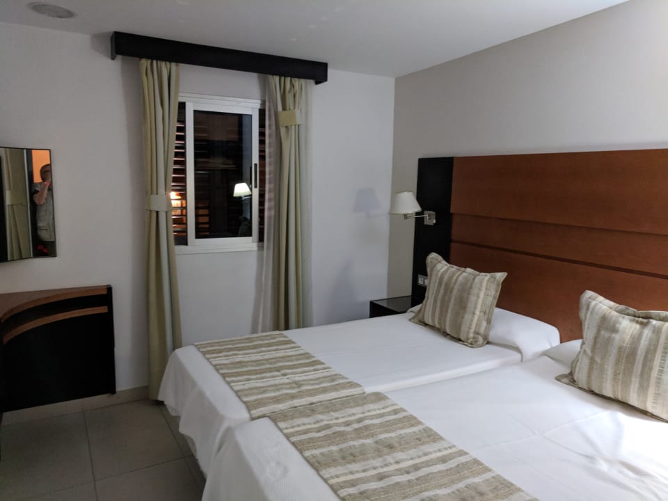 Zimmer HL Miraflor Suites Hotel