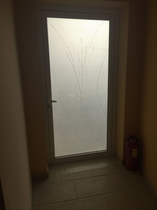 Eingangstür zum SPA-Bereich Ithea Suites Hotel