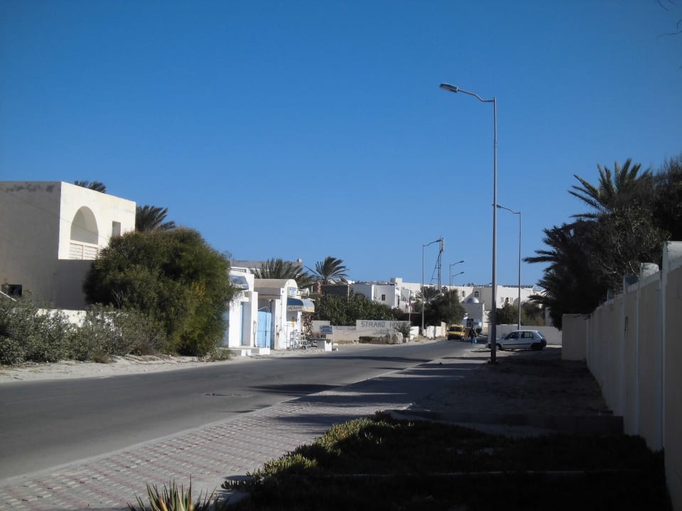 Straße überqueren und schon ist man am Strand Djerba Sun Beach Hotel & Spa