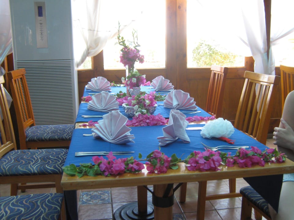Geburtstagstisch zum Mittagessen im Dalila SUNRISE Royal Makadi Resort
