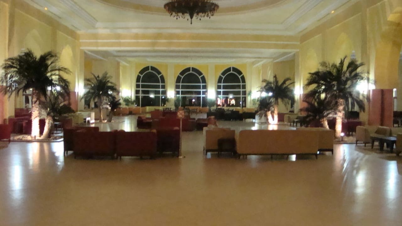 Lobby am Abend Zita Beach Resort