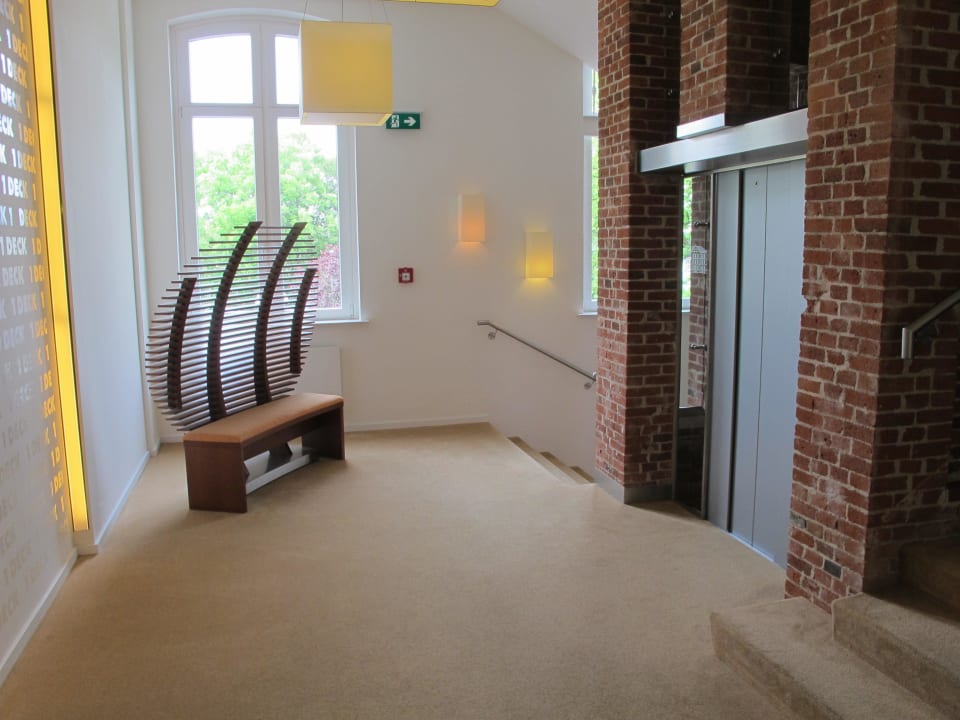 Am Aufzug Hotel Navigare Buxtehude