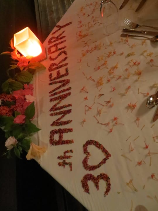 Sehr schön gedeckter Tisch zum 30. Hochzeitstag Adaaran Select Hudhuran Fushi - Premium All Inclusive