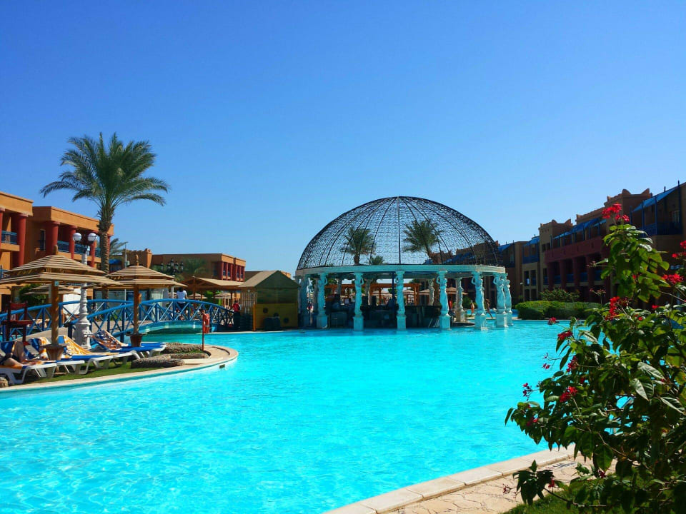 Schwimmen zum drink  Hotel Titanic Palace