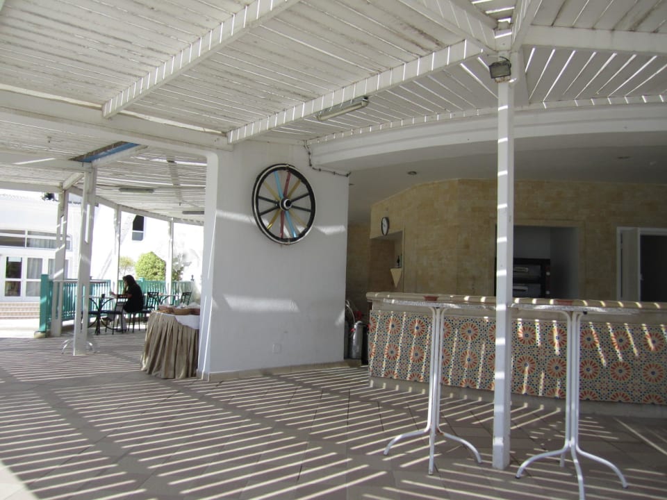 Poolbar Hotel El Mouradi Skanes Beach
