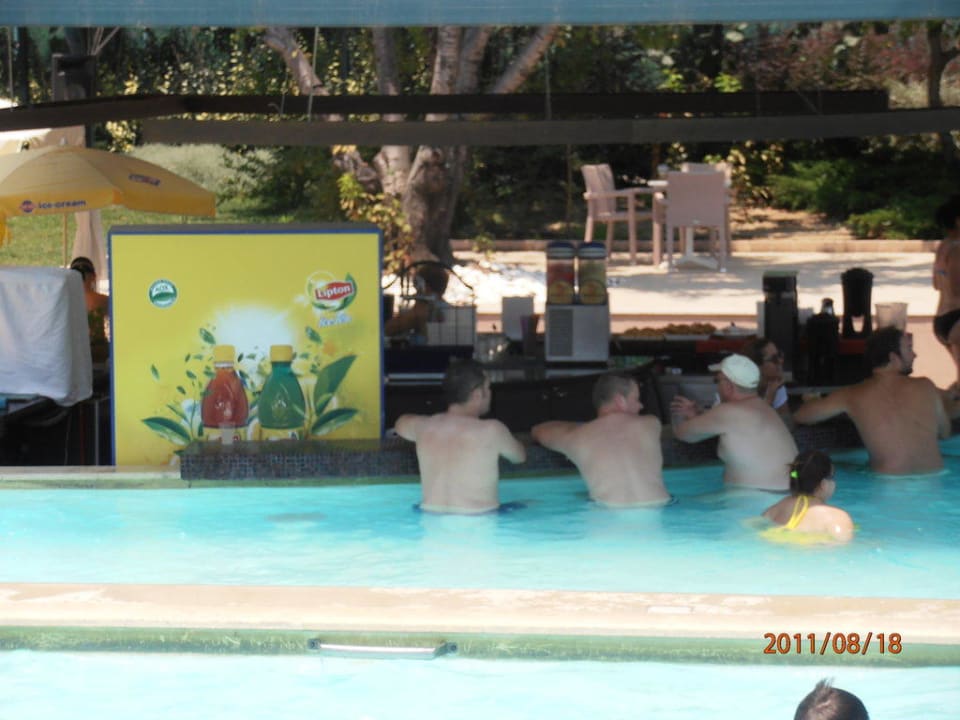 Pool bar Cronwell Platamon Resort