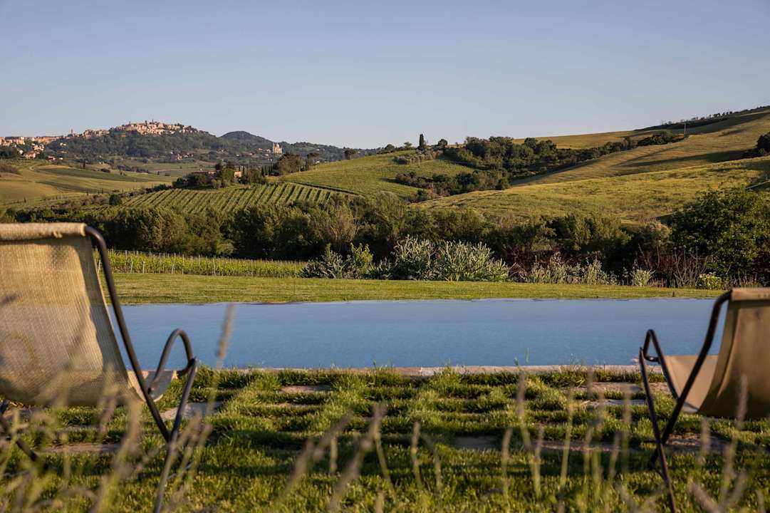Pool Follonico Agritourism
