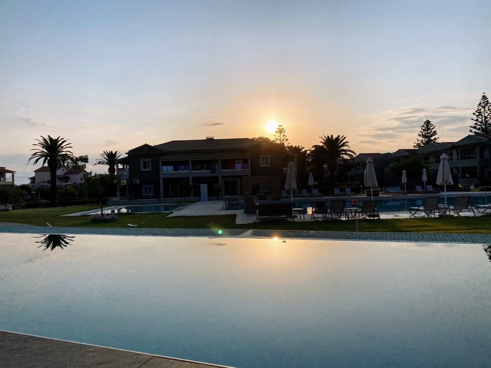 Zimmer Acharavi Beach Hotel