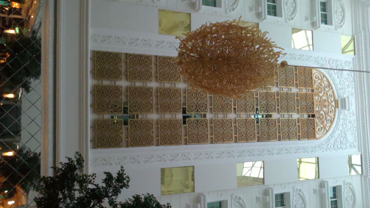 Speisesaal im Innenhof - königlich Holiday Inn Bur Dubai - Embassy District