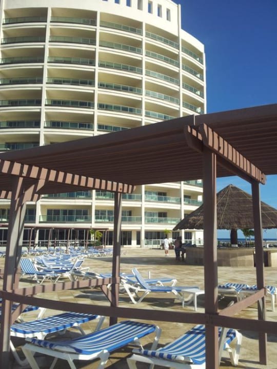 Hotel vom Strand aus Seadust Cancun Family Resort