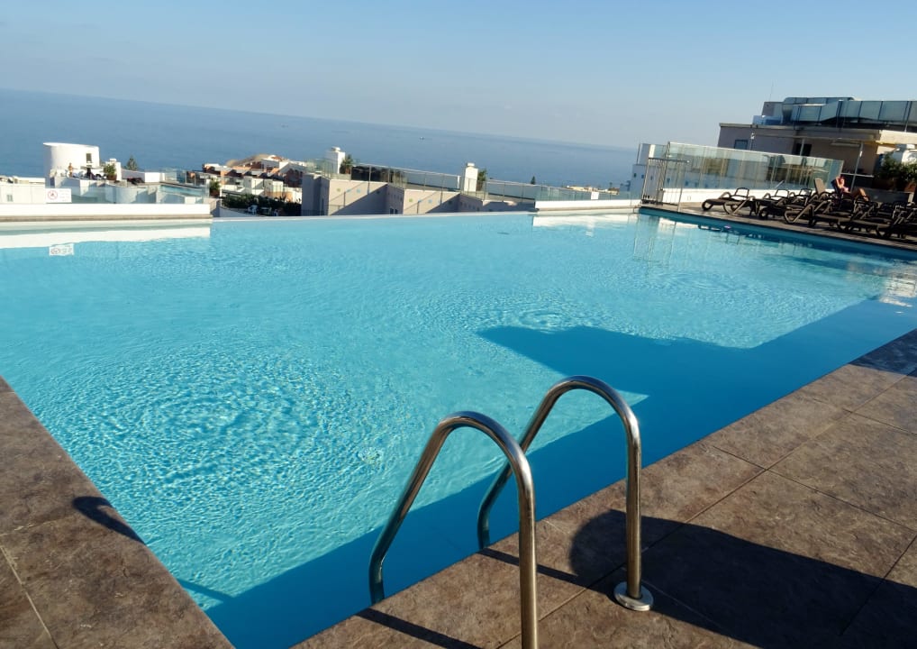 Pool auf dem Dach db San Antonio Hotel + Spa