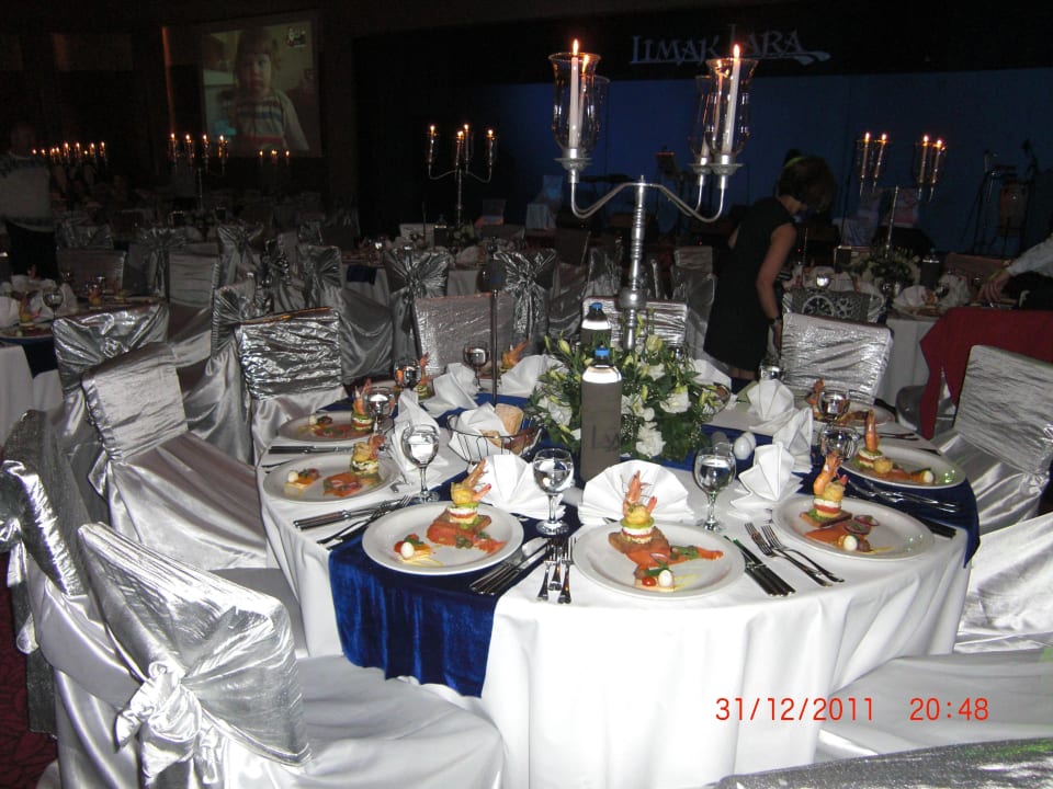 Prunkvolle Dekoration im Festsaal Limak Lara Deluxe Hotel & Resort