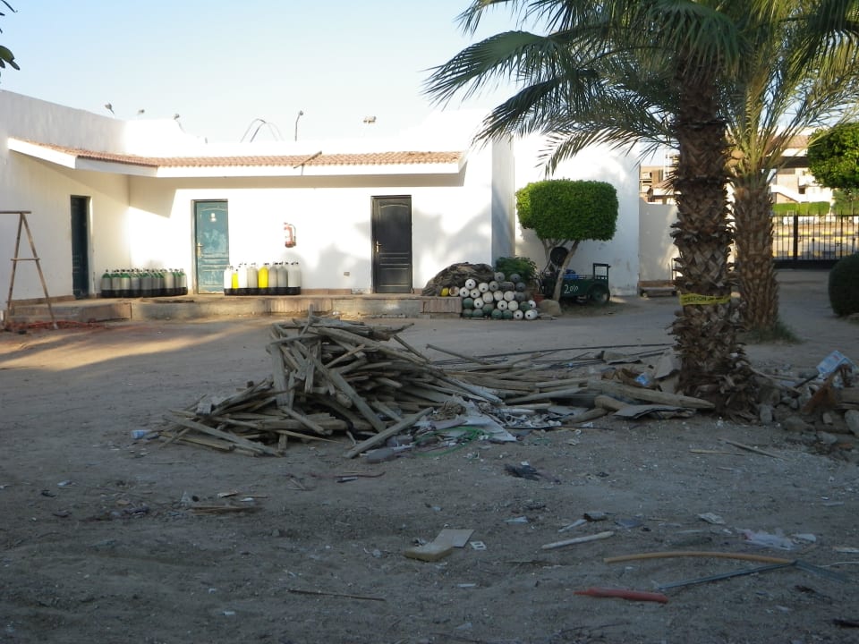 Neben dem Divecenter Lotus Bay Beach Resort